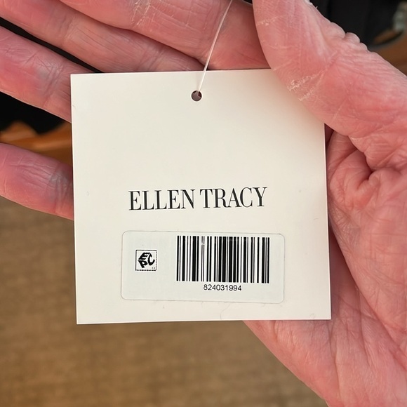 NWT Ellen Tracy Women’s Black Crew Neck Sweater With Button Detail Size Medium - Picture 3 of 8